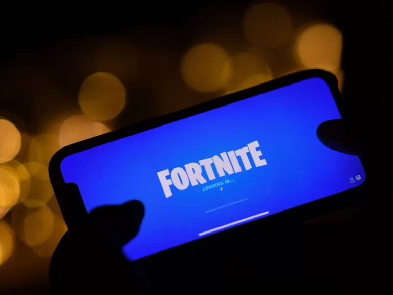 لعبة فورتنايت تعود إلى متاجر التطبيقات في أنحاء العالم