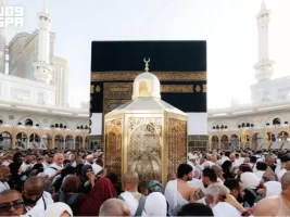 السعودية تبدأ تصعيد الحجاج إلى مشعر منى تمهيداً للوقوف بعرفة