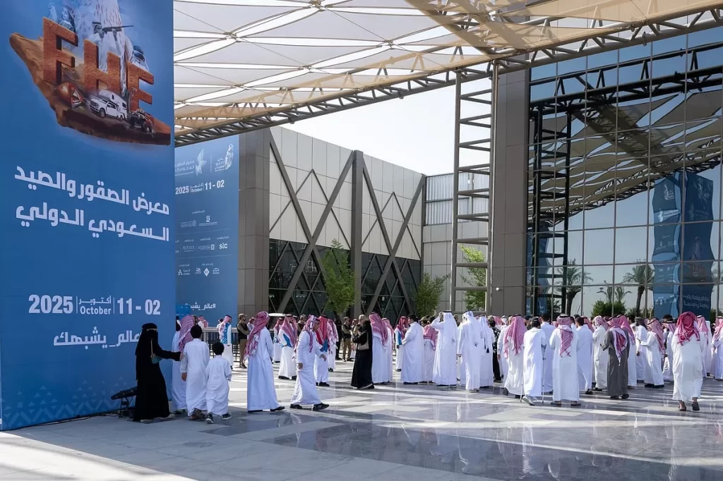 إقبال جماهيري واسع على معرض الصقور والصيد السعودي الدولي 2025